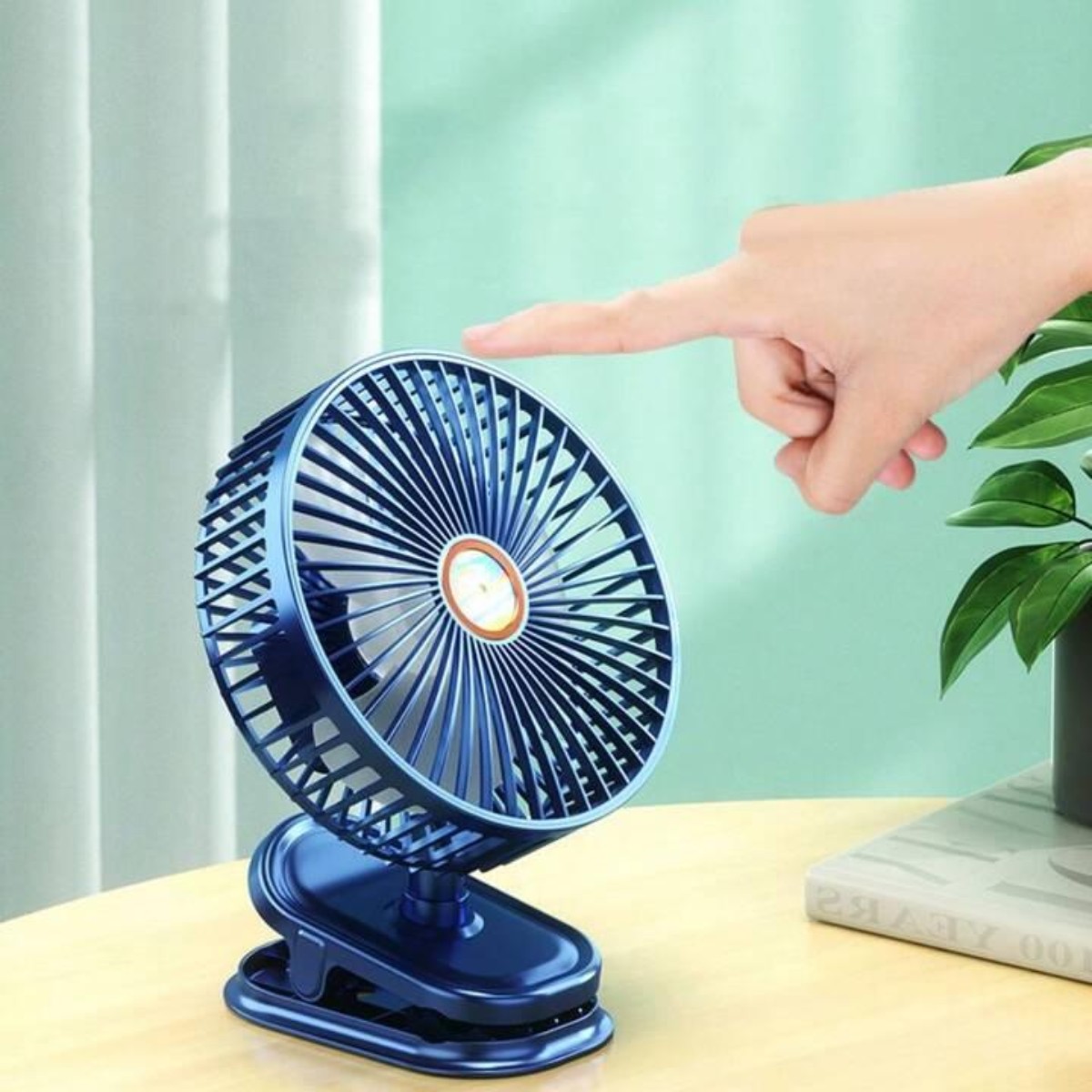 Портативный USB вентилятор на аккумуляторе с прищепкой Mini Fan