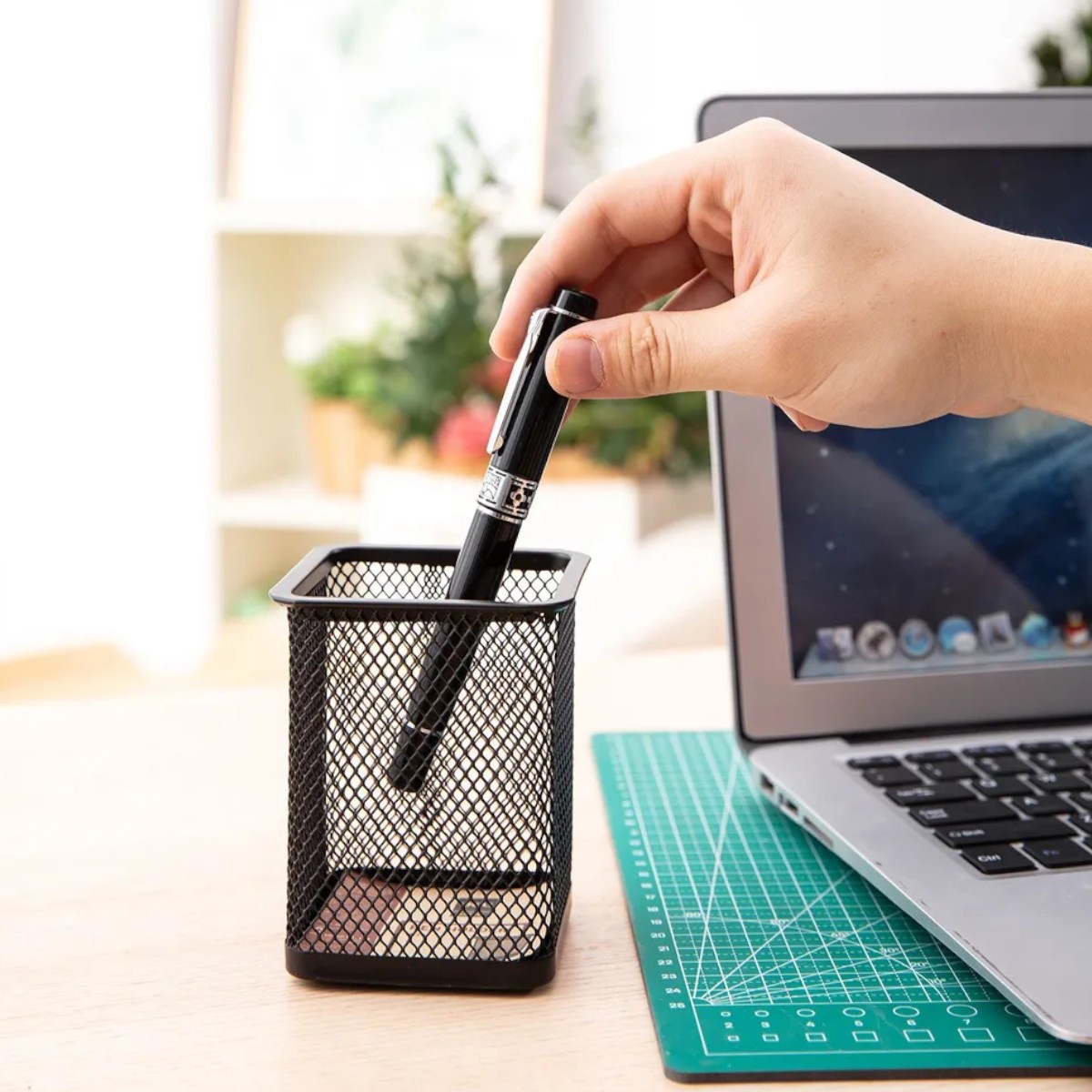 Металлическая подставка-стаканчик для ручек Pen Stand 8 х 8 х 9 см (WW01094ST) Квадратная Черная