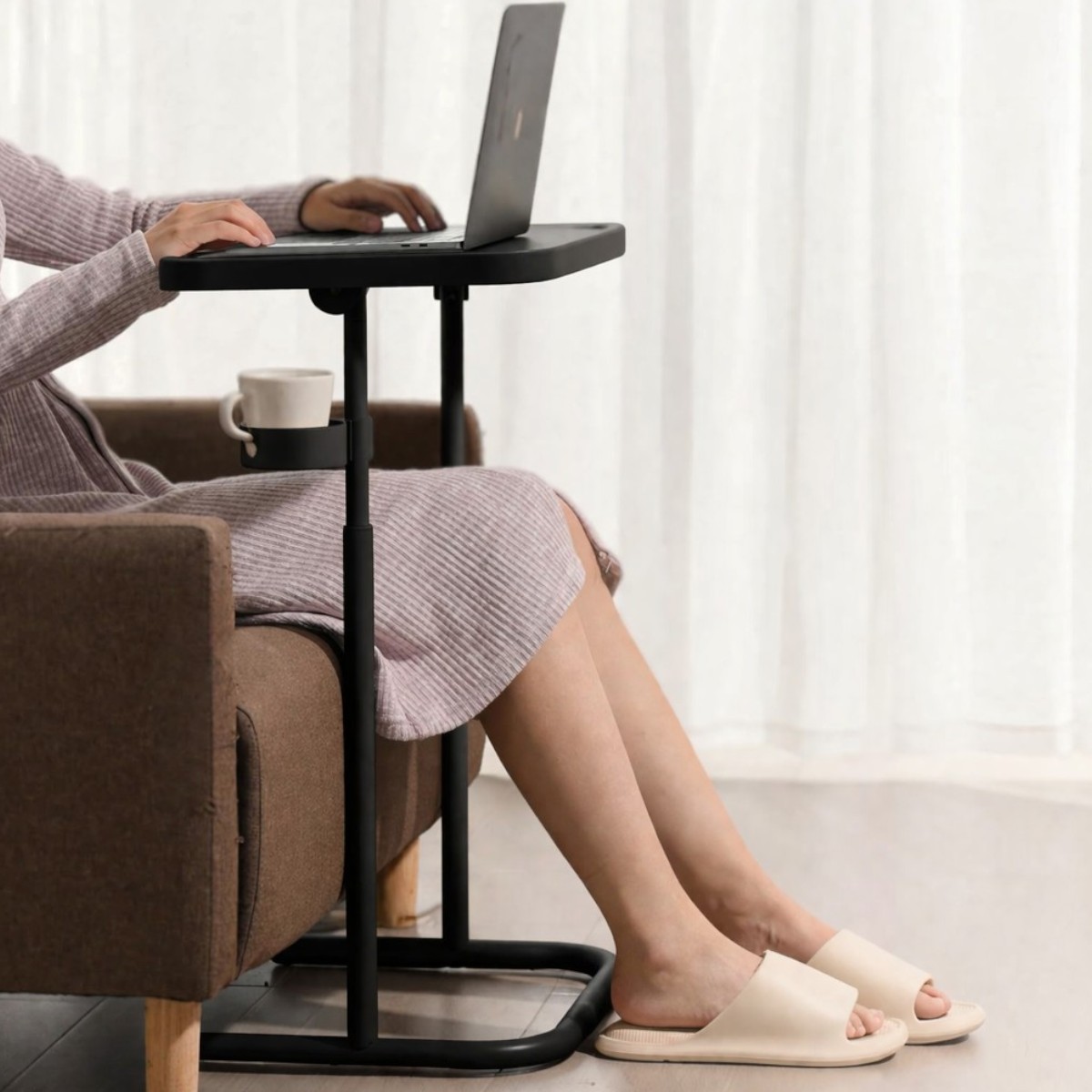 Столик для ноутбука на колесиках с регулировкой высоты Laptop Table 47 х 35 х 66-76 см (3547)