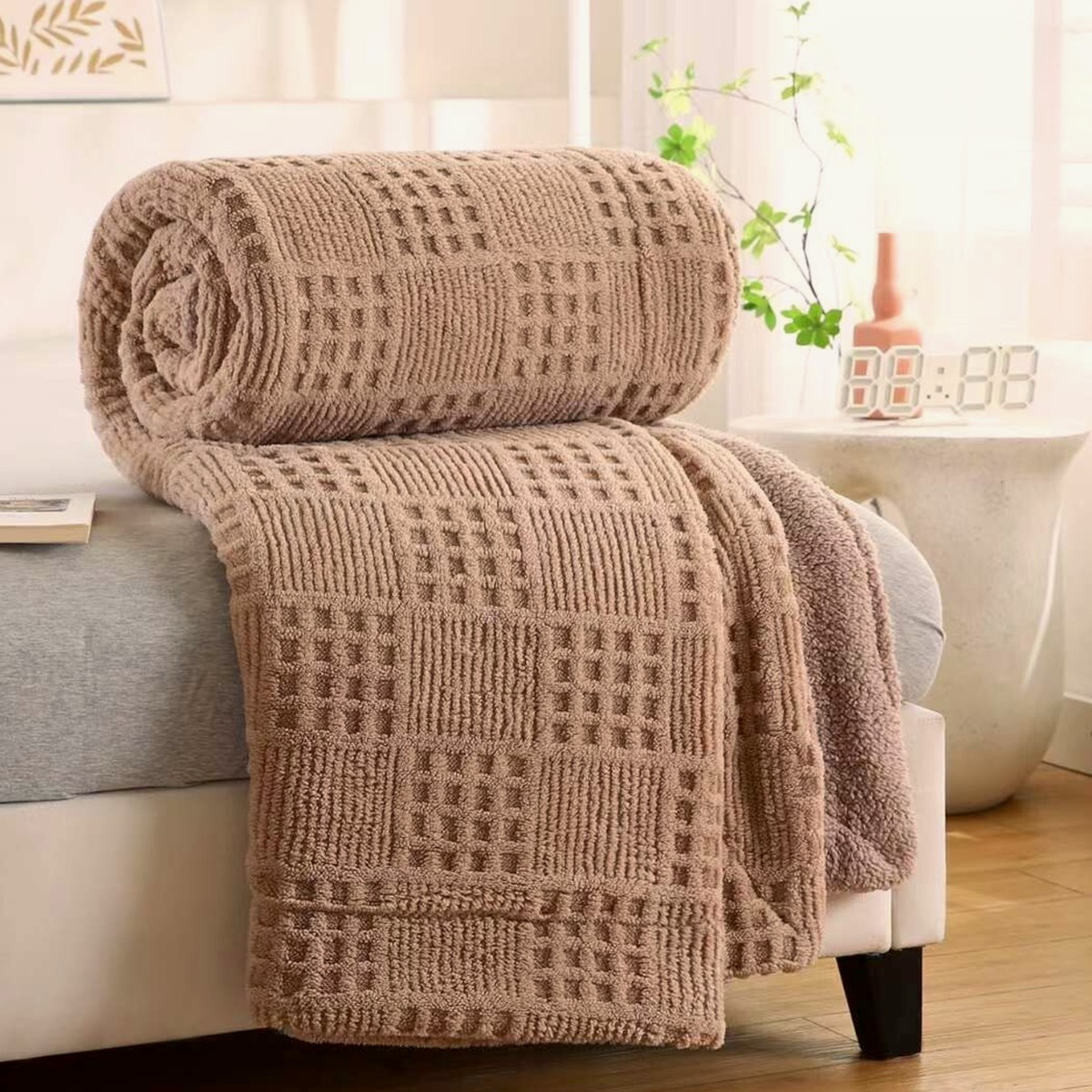 Плед с экоовчины Евро KOLOCO "Шахматка" 220 х 240 см (42338) Коричневый